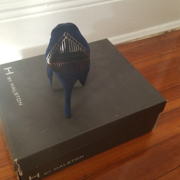 Suede metal hardware pumps - Picture 2 of 4